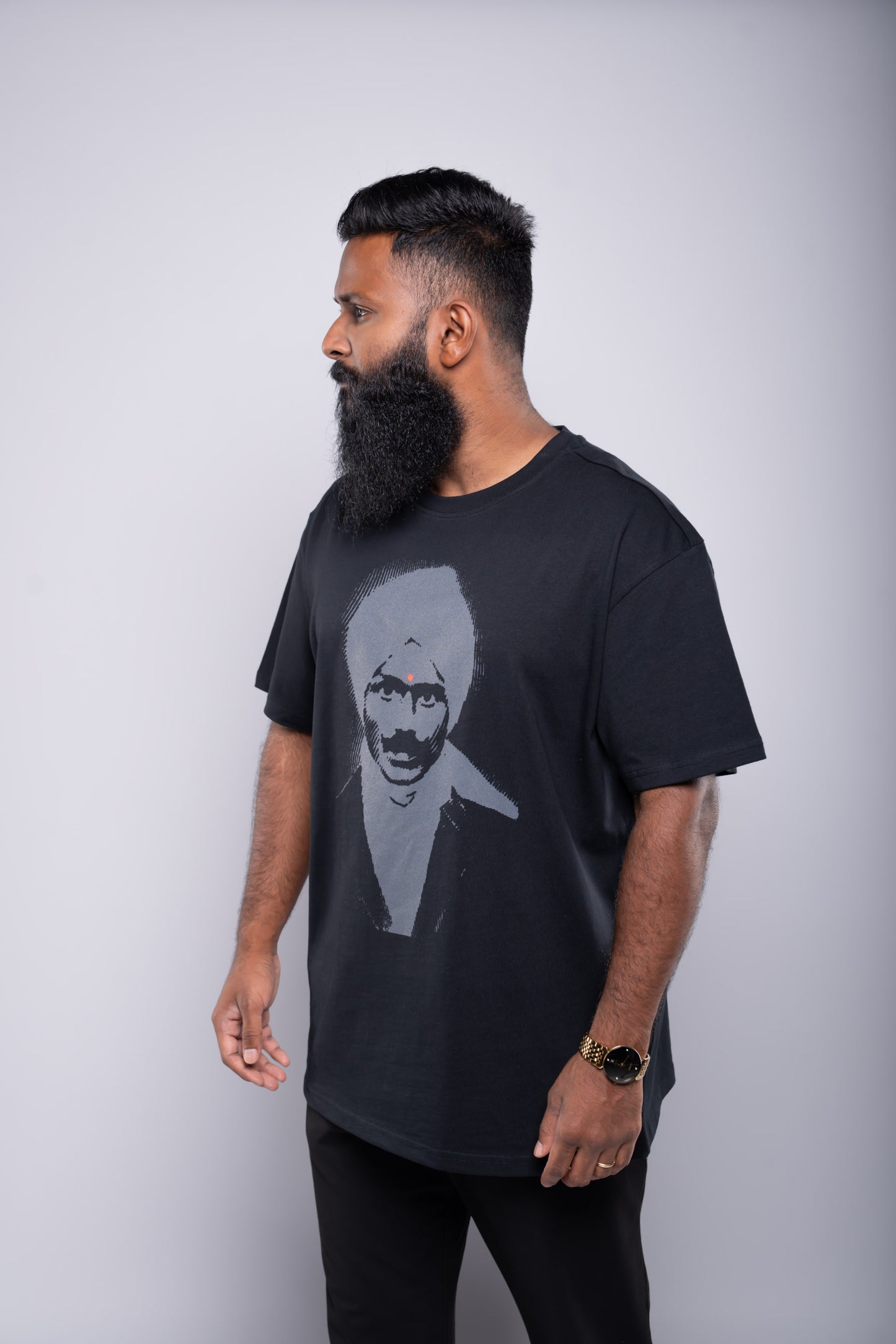 Unser Model ist 178 cm gross und trägt Grösse L