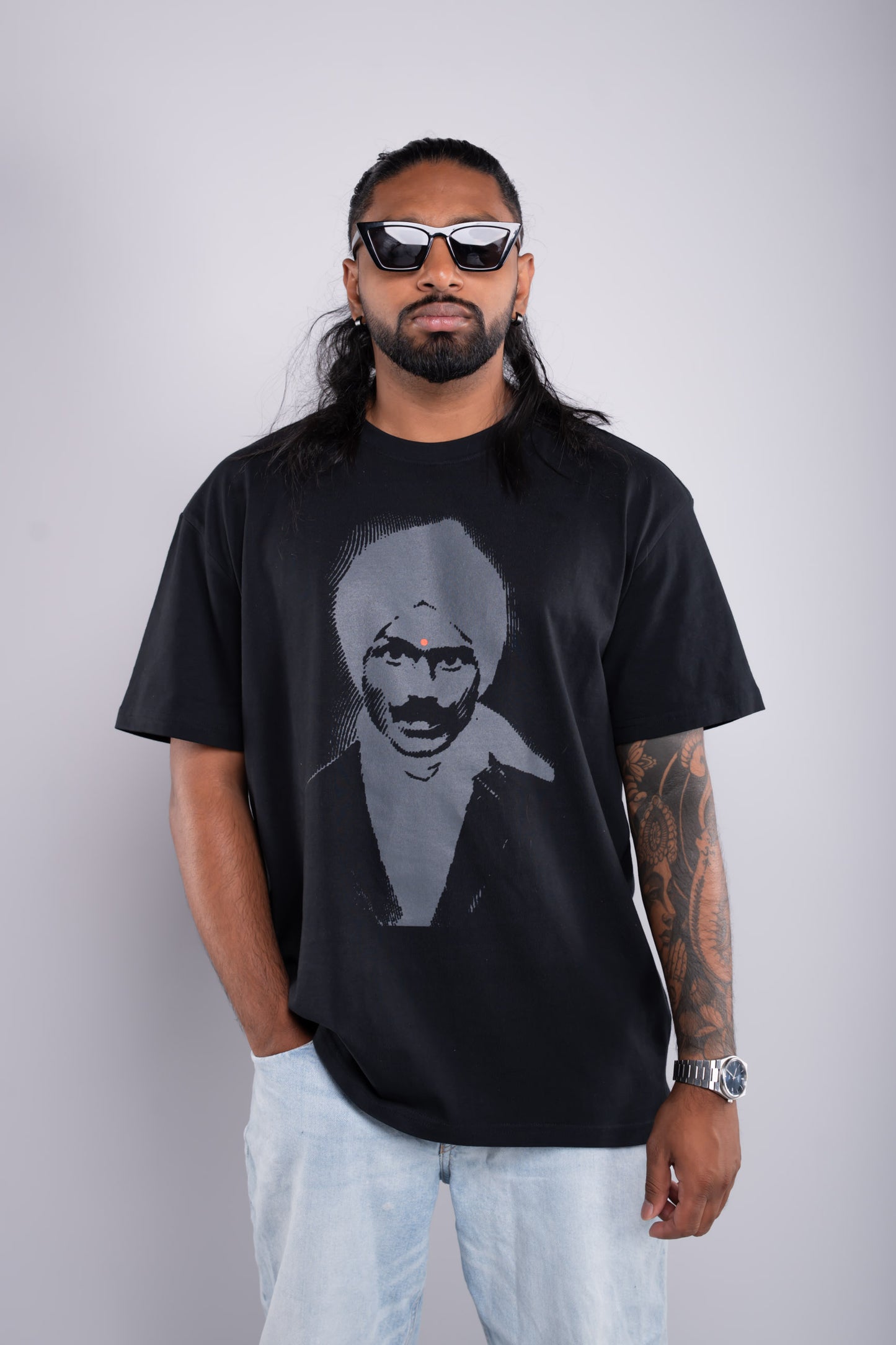 Unser Model ist 178 cm gross und trägt Grösse L