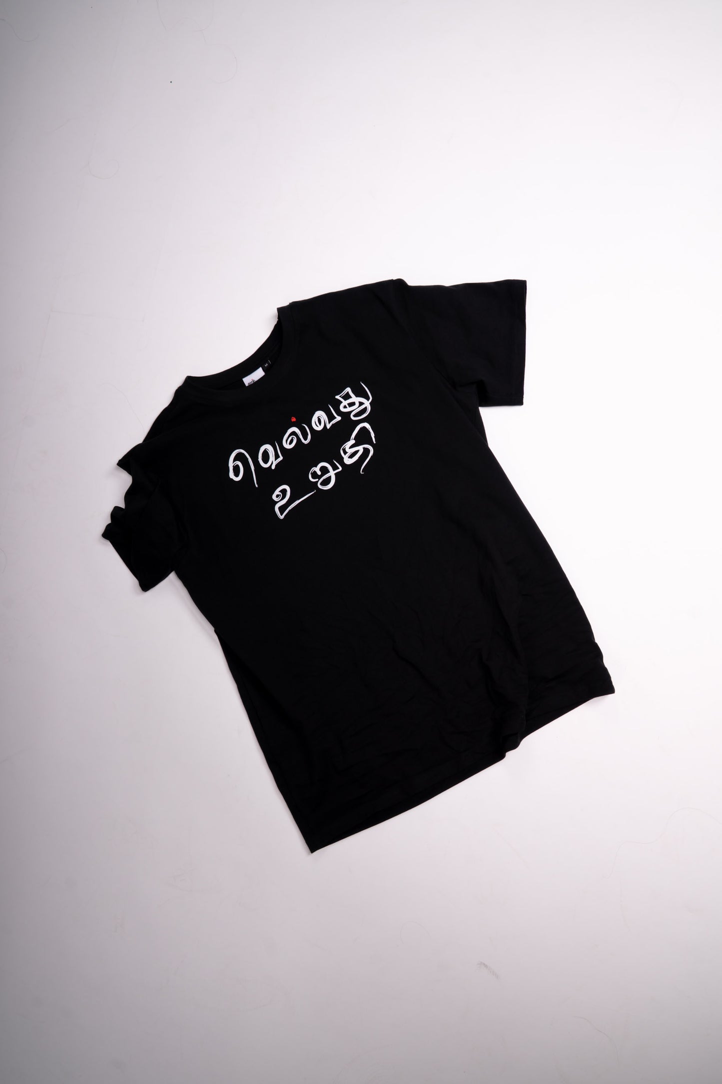 T-Shirt "Vellvathu Uruthi"